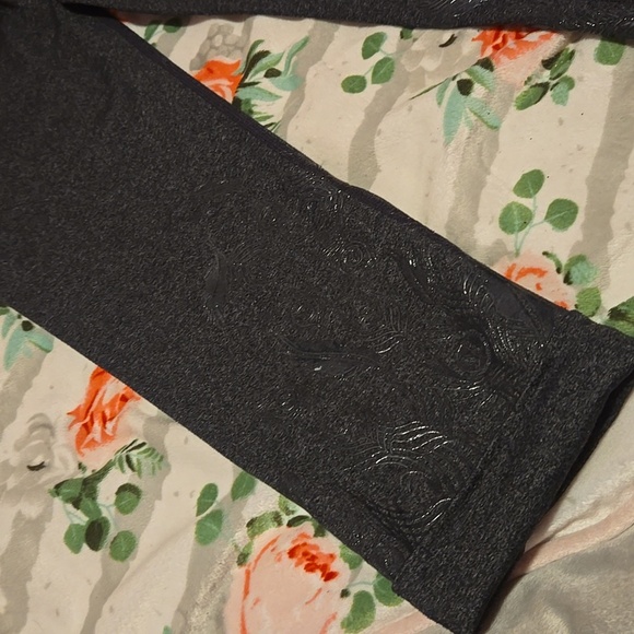 Lululemon Acro Crop Leggings Size 4 - Picture 3 of 7